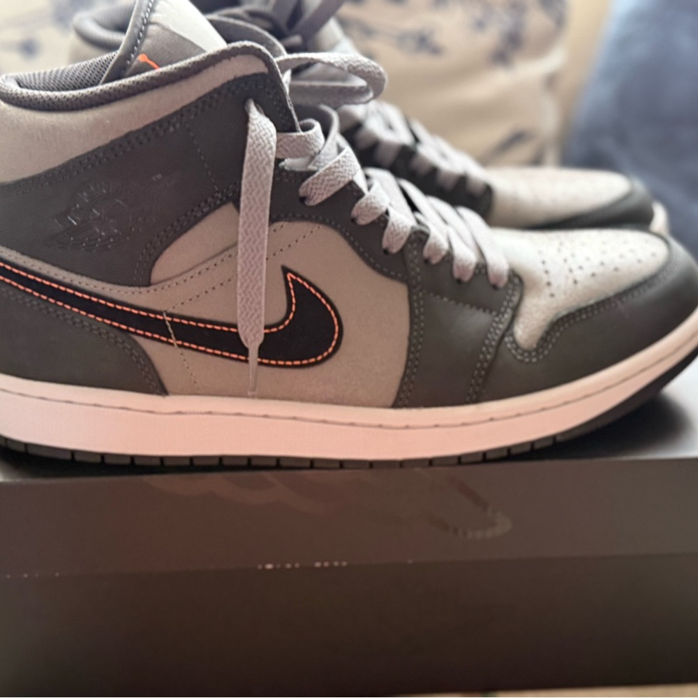 Air Jordan 1 SE Night Stadium - Picture 2 of 6